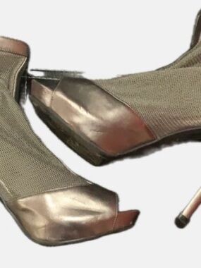 BCBG Metallic Neutral Pewter Platform Heels Size 8